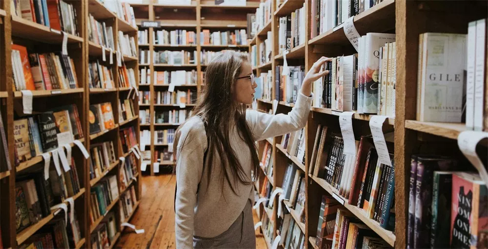 Are Your Students Majoring In Debt? Here’s How a Financial Wellness Program Can Help header